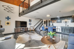 Modern Monkey Island Condo Walk to Grand Lake!
